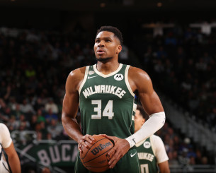 Με show του Γιάννη οι Μπακς νίκησαν τους Γουίζαρντς στην πρεμιέρα