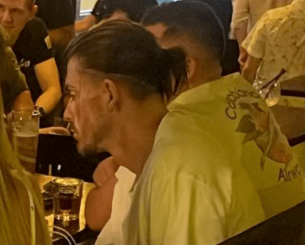 Αδιόρθωτος ο Γκρίλις: Βρέθηκε σε... έξαλλη κατάσταση σε παμπ στο Ντουμπάι