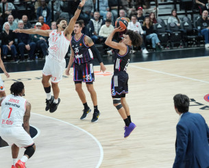 Η Παρί «επιβίωσε» κόντρα στην Ντιζόν με υπογραφή του Χιφί