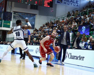 Πέρασε από την έδρα της Σάσαρι η Αρμάνι