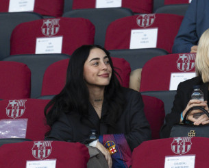 Δεν αφήνει τίποτα στην τύχη ο Φλικ, μίλησε με την κοπέλα του Γιαμάλ μετά τον Ολυμπιακό (video)