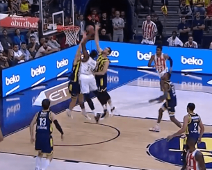 Απίθανο κάρφωμα από τον Ιζούντου που κάρφωσε... στο πρόσωπο των Γιάντουνεν και Μέλι (video)