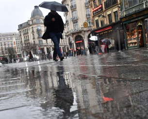 Κακοκαιρία στο Λιλ αλλά το ματς σώζεται λόγω γηπέδου