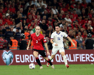 Βασικοί οι Ζίβκοβιτς και Στρακόσια στο Σερβία-Αλβανία, στον πάγκο ο Γιόβιτς