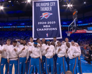 Μεγάλες στιγμές στην OKC: Οι Θάντερ παρέλαβαν τα δαχτυλίδια πρωταθλητών και ύψωσαν το banner (video)