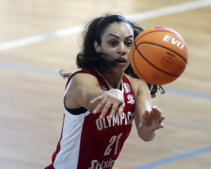 Παραδόθηκε ο Ολυμπιακός στην έδρα της Φενέρμπαχτσε