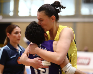 Συγκινητικές στιγμές - Η Ρόγκα φόρεσε ξανά το τριφύλλι στην πρεμιέρα της Volley League