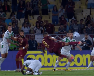 Δεν γίνεται να το έκανε αυτό - Ο Τιάγκο Σίλβα πέτυχε το γκολ της χρονιάς με buzzer beater (video)