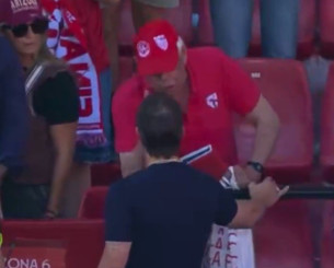 Ο Αλμέιδα τα... άκουσε από οπαδό της Σεβίλλης μετά την εντός έδρας ήττα από την Μαγιόρκα (video)