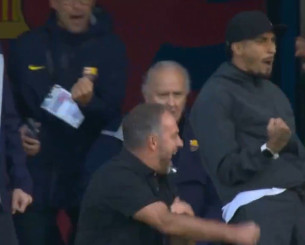 Η άσεμνη χειρονομία του Φλικ στο νικητήριο γκολ της Μπαρτσελόνα (video)