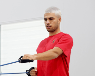 Ανανέωσε το... πλατινέ λουκ του ο Αλκαράθ (photos)