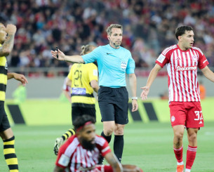 Ο elite Τομπίας Στίλερ θα σφυρίξει το ντέρμπι του Ολυμπιακού με την ΑΕΚ