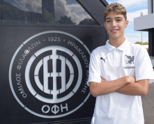 O 15χρονος Χρήστος Τσαλπατούρος έγινε ο νεότερος επαγγελματίας του ΟΦΗ (video)