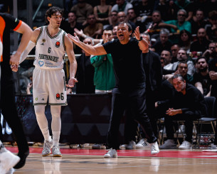 Έξαλλος ο Αταμάν: Δεν έδωσε οδηγίες κατά τη διάρκεια τάιμ άουτ (video)