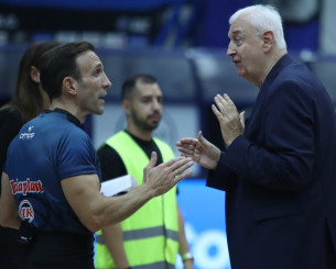 «Ολονυχτία» στην ΑΕΚ με τις αποφάσεις των διαιτητών, έξαλλος ο Σάκοτα