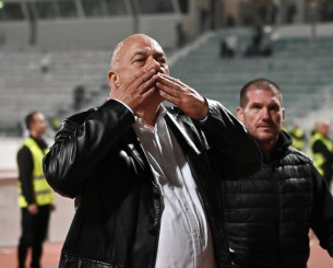 Οι φωτογραφίες του Μπέου που έστελνε φιλάκια στον κόσμο του Παναθηναϊκού