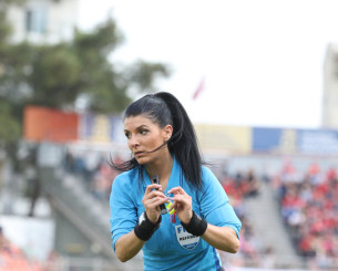 Ποια είναι η Ανδρομάχη Τσιοφλίκη που σφυρίζει το Athens Kallithea - Μαρκό