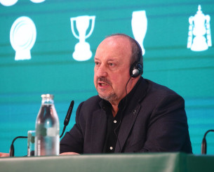 Ποιος είναι ο... Ιησούς που έφερε μαζί του ο Μπενίτεθ: «Τον έφερα να βοηθήσει»!