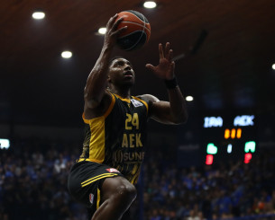 Ο Φρανκ Μπάρτλεϊ στο Athletiko: «Η νίκη στο Ιβανώφειο δείχνει την ωριμότητα της ΑΕΚ, δεν μένουμε σε όσα έχουμε κάνει»