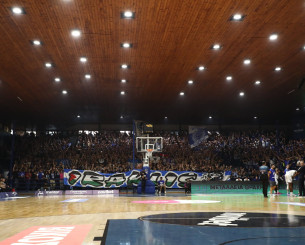 «Ηλεκτρισμένη» ατμόσφαιρα στο Ιβανώφειο, ο κόσμος του Ηρακλή γέμισε κάθε γωνία (video)