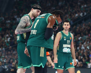 Στο νοσοκομείο για εξετάσεις ο Χολμς - Η πρώτη εκτίμηση για τον τραυματισμό του