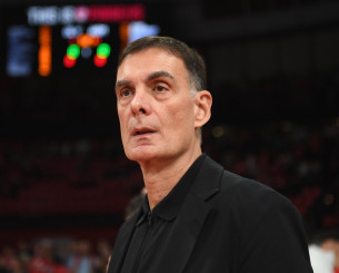 Ο Μπαρτζώκας έφτασε τον Ιωαννίδη στα περισσότερα παιχνίδια στον πάγκο του Ολυμπιακού στο πρωτάθλημα