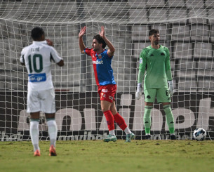 Ο Λάμπρου με καρφωτή κεφαλιά έκανε το 1-0 για τον Βόλο απέναντι στον Παναθηναϊκό (video)