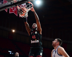 Ο Ολυμπιακός κέρδισε τον Ηρακλή στο ΣΕΦ με κορυφαίους Βεζένκοφ - Χολ για το 5/5