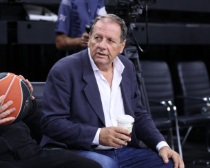 Στη Σλοβακία για το παιχνίδι της ΑΕΚ κόντρα στη Λεβίτσε ο Μάκης Αγγελόπουλος