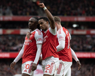 Οι πιθανότητες της Άρσεναλ για κατάκτηση της Premier League αυξήθηκαν, χωρίς καν να παίξει