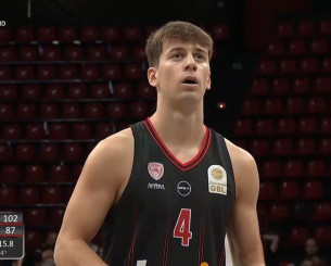 Ο Μωραΐτης έκανε επίτηδες φάουλ στον Μπουρνελέ για  να σκοράρει ο νεαρός παίκτης του Ολυμπιακού (video)