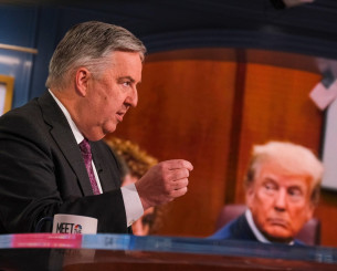 Ο άνθρωπος που βοήθησε τον Τραμπ στην υπόθεση κλεμμένων εγγράφων του 2022 αναλαμβάνει δράση στο NBA