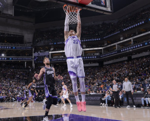 Μυθικός Μάρκανεν με 51 πόντους κόντρα στους Κινγκς