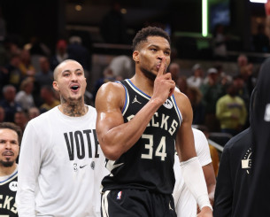 Οι Μπακς πέρασαν από την Ιντιάνα με buzzer beater του τρομερού Αντετοκούνμπο