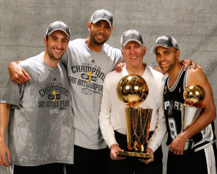 Οι Σπερς τίμησαν αθόρυβα τον Γκρεγκ Πόποβιτς