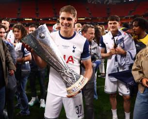 Ο «Ιπτάμενος Ολλανδός» ήταν... αργός και έγινε πολύτιμος σκόρερ: Η ιστορία του Φαν ντε Φεν (video)