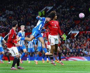 Ο Κωστούλας πέτυχε το πρώτο του γκολ στην Premier League με κεφαλιά στο Old Trafford (video)