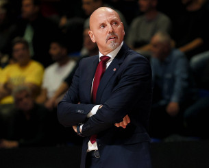 «Καρφί» του Ομπράντοβιτς στους παίκτες του: «Όποιος έπαιρνε τη μπάλα ήθελε να κάνει τον ήρωα»