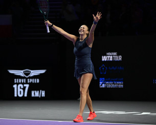 WTA Finals: Η Ανισίμοβα άφησε εκτός ημιτελικών την Σφιόντεκ