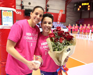 «Ο αγώνας της είναι ο αγώνας μας» - Πανιώνιος και Καρέλια τίμησαν την Πέννυ Ρόγκα (video)