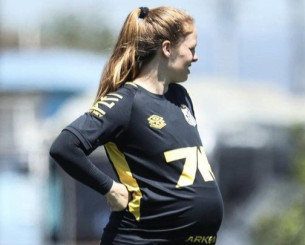 Ποδοσφαιρίστρια στη Βραζιλία κάνει προπονήσεις ούσα 8 μηνών έγκυος!