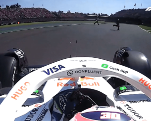 Σοκαριστική στιγμή: Οδηγός της F1 παραλίγο να πατήσει έναν άνθρωπο που μπήκε στην πίστα! (video)