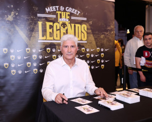 Πανικός για τον Στέλιο Μανωλά στην μπουτίκ της ΑΕΚ (photos)