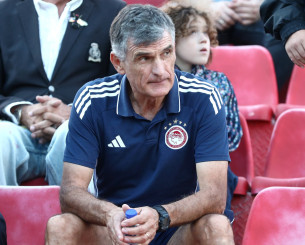 Ο Μεντιλίμπαρ μαζί με παίκτες της πρώτης ομάδας βλέπουν την Κ19 του Ολυμπιακού (photos)