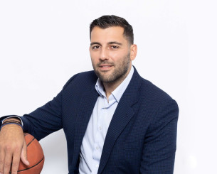 Μπούρου-Bourou, επεισόδιο 1: Ο Γιάννης Μπουρούσης απαντά στα αιώνια διλήμματα (video)