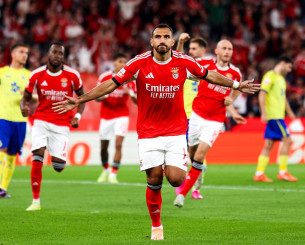 Από το καλό στο... καλύτερο: Ο Παυλίδης σκόραρε τρεις φορές και έφτασε τα 23 γκολ με τη Μπενφίκα (video)