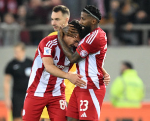 «Τρελάθηκαν» με το γκολ του Κωστούλα οι Ελ Κααμπί και Ροντινέι - «Κράτα γερά, μ@λ@κ@»