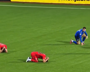 Η σοκαριστική στιγμή που οι παίκτες μαθαίνουν για τον θάνατο του Ζίζοβιτς την ώρα του αγώνα (video)