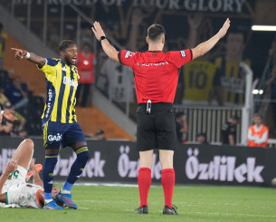 Σκάνδαλο στην Τουρκία: Σε διαθεσιμότητα 149 διαιτητές για παράνομο στοιχηματισμό