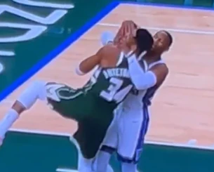 Ο Γουέστμπρουκ έκανε λαβή... πάλης στον Γιάννη στην προσπάθειά του να τον σταματήσει (video)